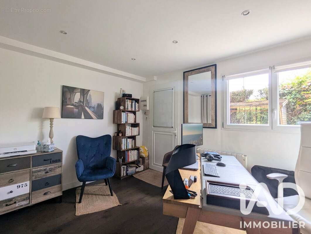 Maison 130 m² à Les Loges-En-Josas  - photo 8