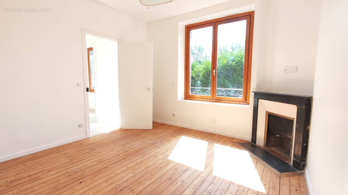 Maison Meulière rénovée   DPE C   Dépendance neuve de 40 m2   Aucun travaux - photo 2