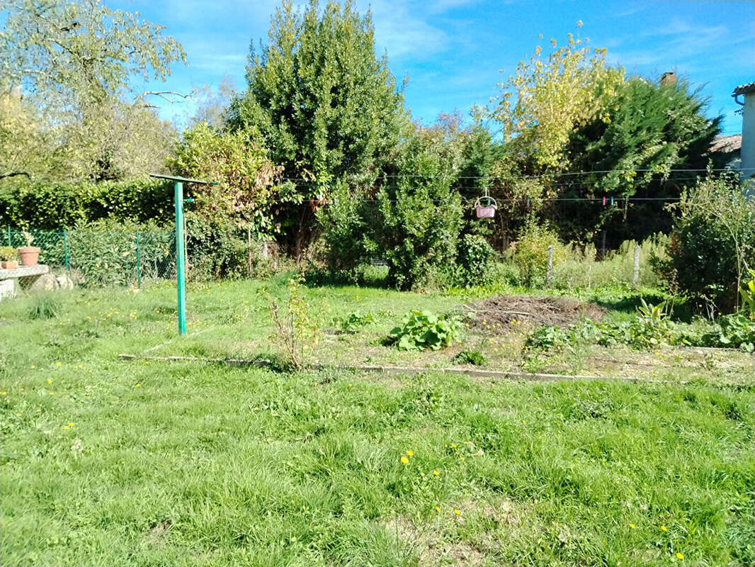 Maison de ville centre montpon menesterol - photo 2