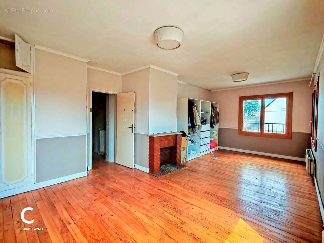 Saint-Étienne-du-Rouvray - Maison Individuelle 7 Pièces 142 m² - photo 6