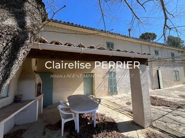 EXCLUSIVITÉ – PROPRIÉTÉ SAINT-ANTONIN-DU-VAR 100m2 habitables et 300m2 aménageables - photo 6