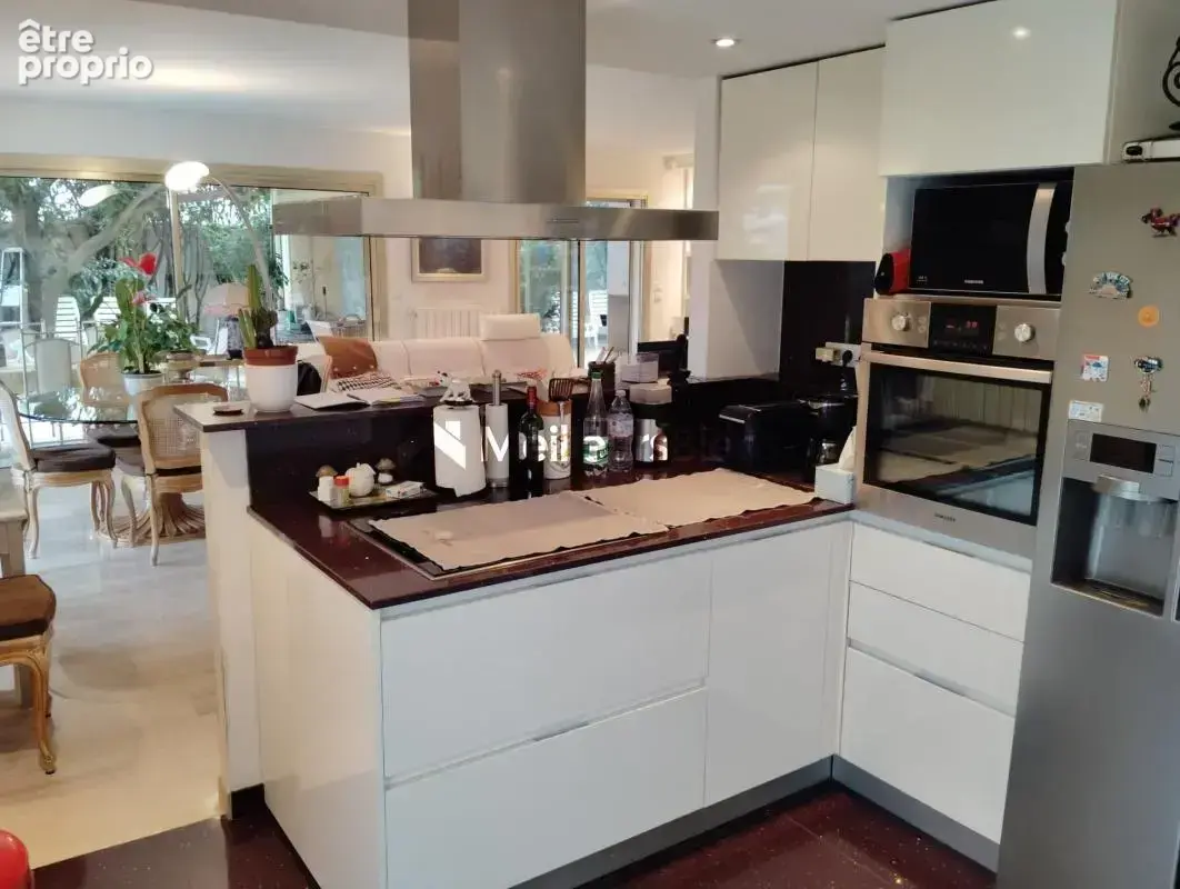 Le Cannet: Co- Exclusivité : Rare ,98 m2, comme une maison, appartement  rez de jardin clair et calme, grand jardin et piscine - photo 13