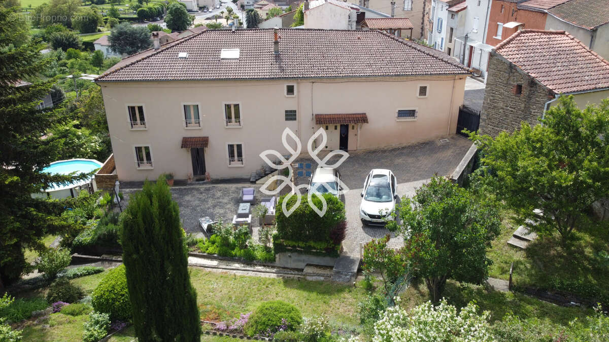 Maison à AUZAT-LA-COMBELLE