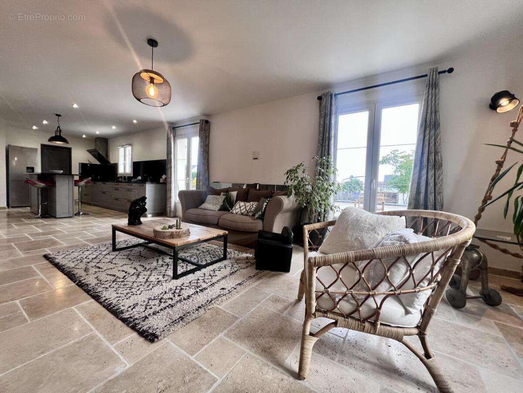 Maison à LA CHAPELLE-SAINT-MESMIN