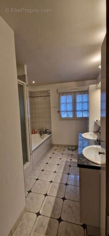 Maison à VERNOU-LA-CELLE-SUR-SEINE