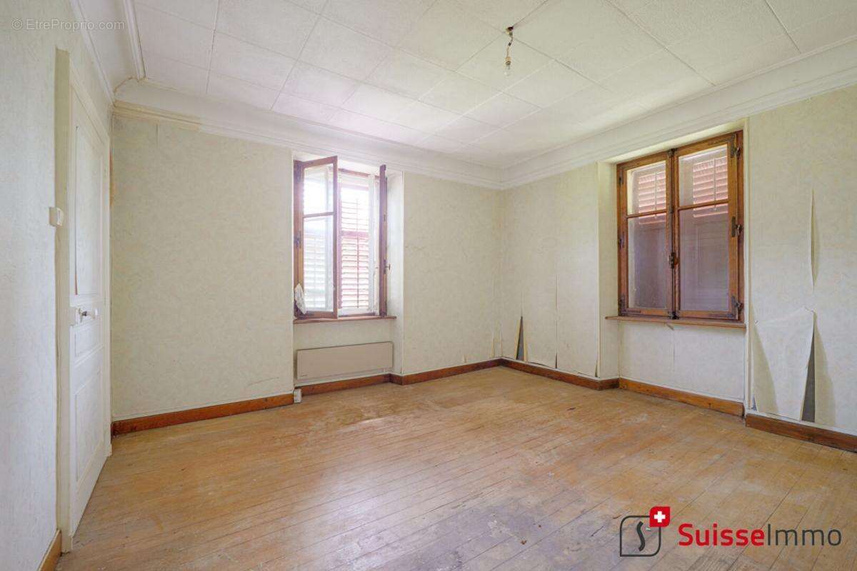 Maison à PONT-DE-ROIDE