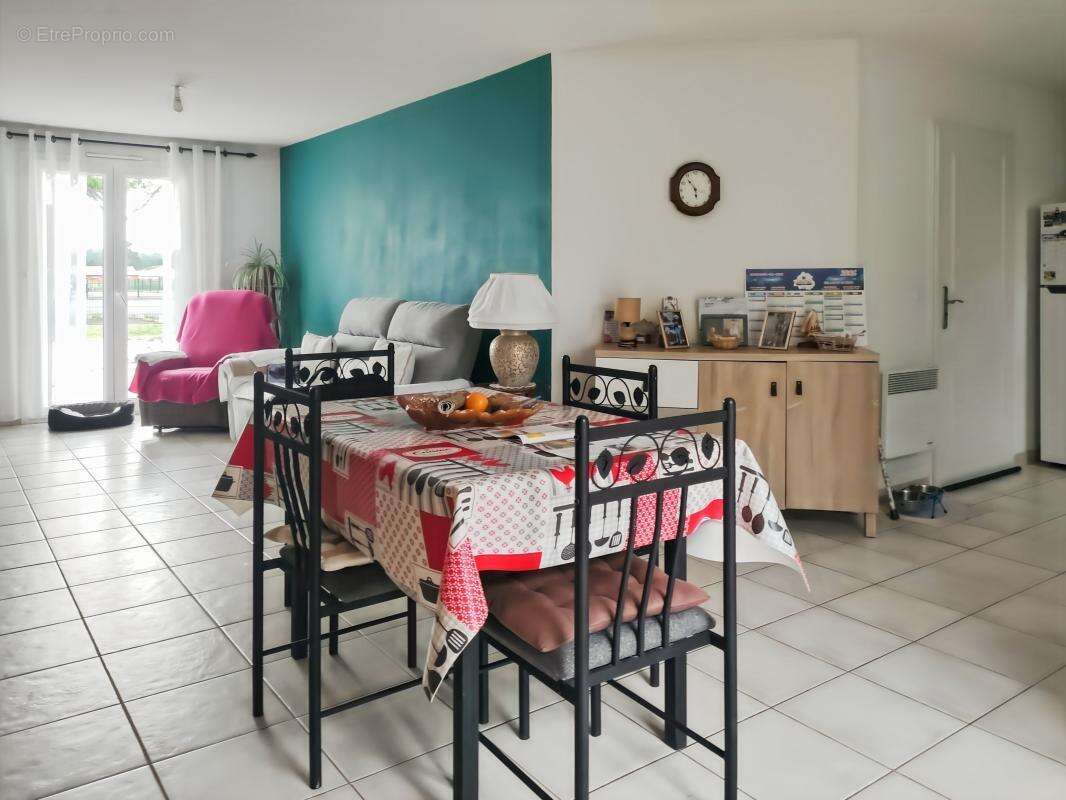 Maison à NEUVIC