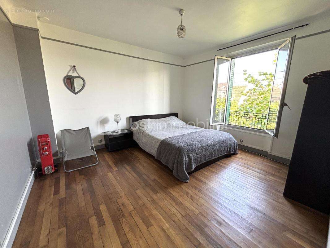 Maison à PARAY-VIEILLE-POSTE