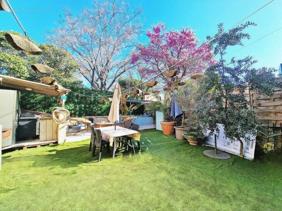 Marseille 12ème - Bas de villa T3 à vendre - 2 chambres - - Maison à MARSEILLE-12E