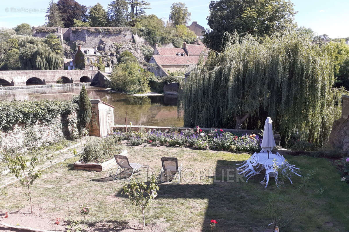 Maison à FRESNAY-SUR-SARTHE