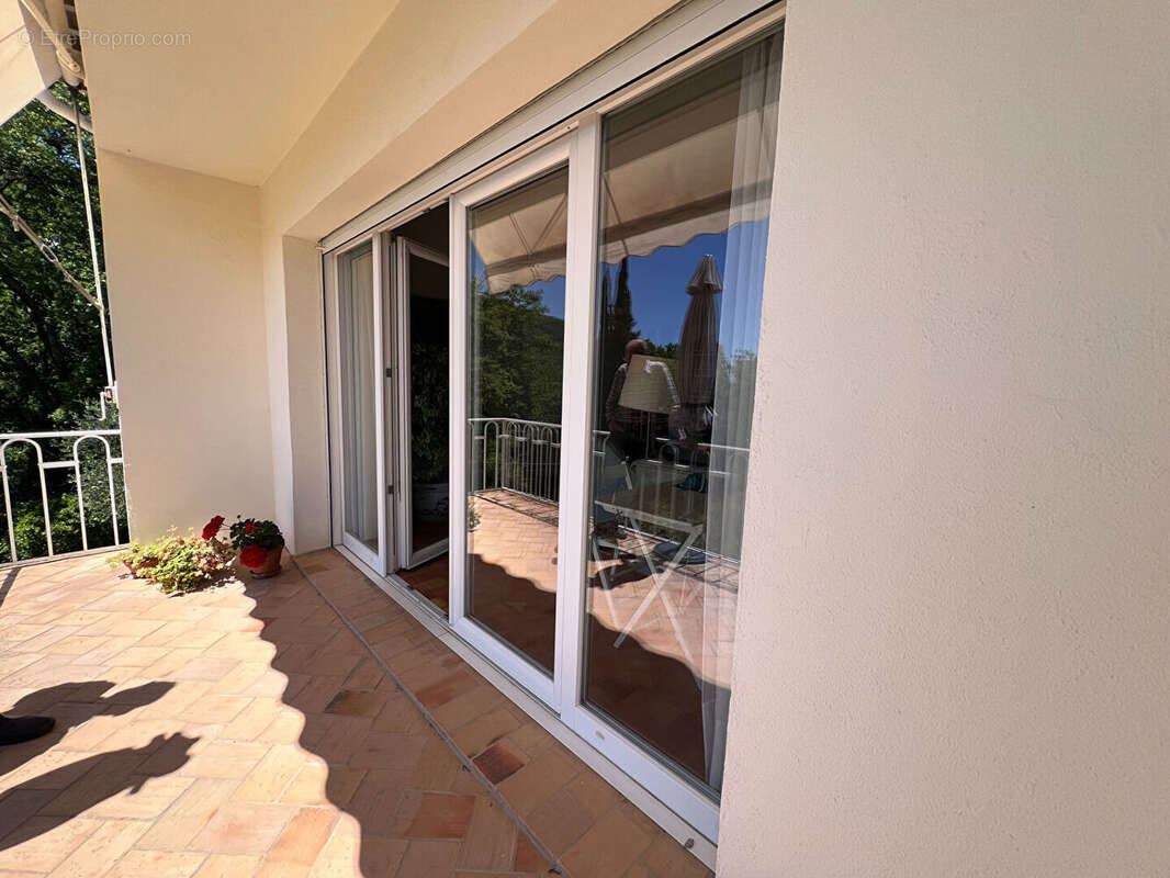 Magagnosc : Maison familiale avec vue mer exceptionnelle - photo 4