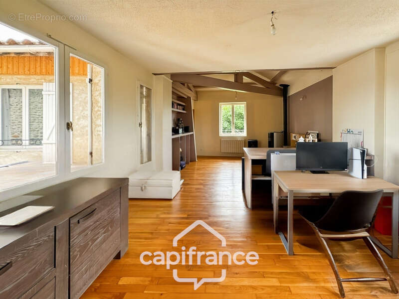 Maison à CHATEAUNEUF-DE-GALAURE