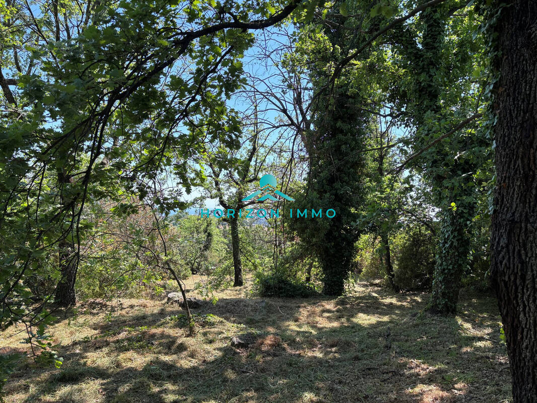 Terrain à LA GAUDE