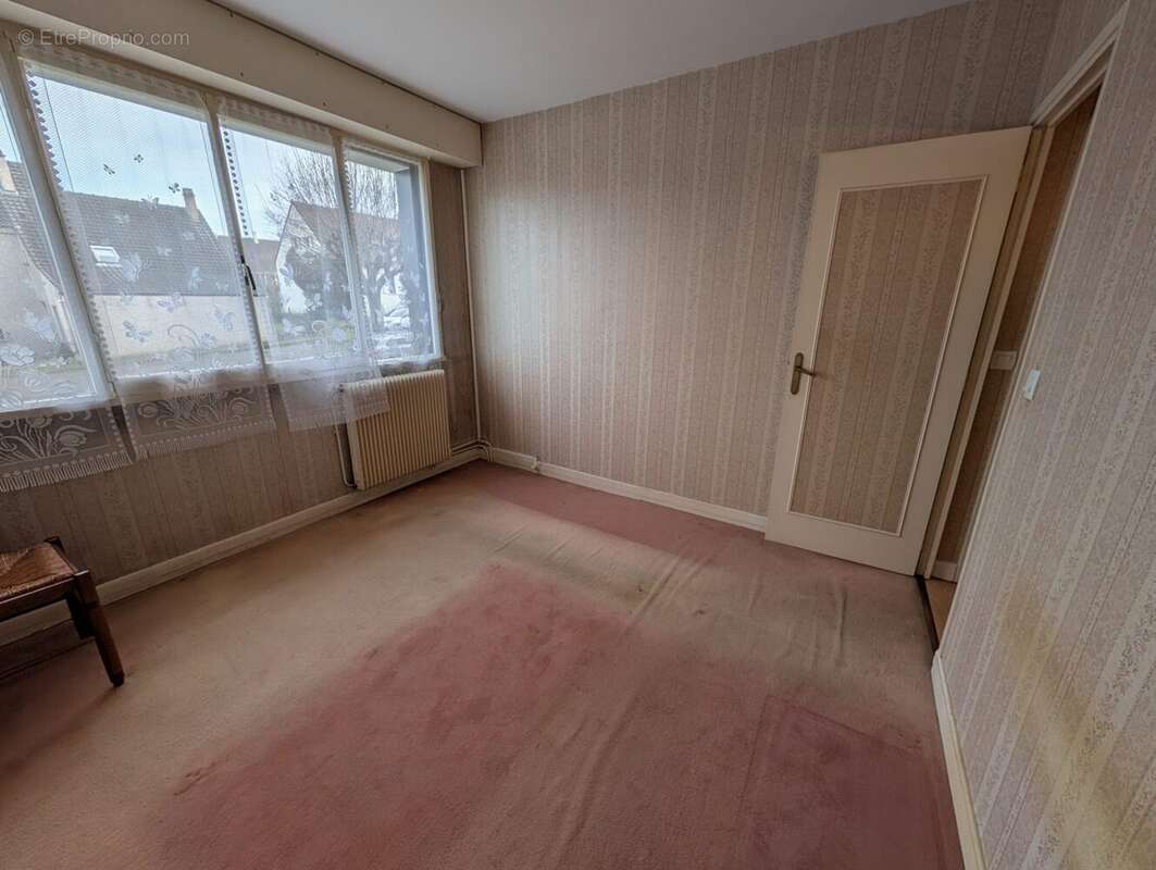 Appartement à LES CLAYES-SOUS-BOIS