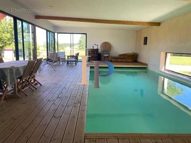 Maison à SAINT-CHRISTOPHE-EN-BRIONNAIS