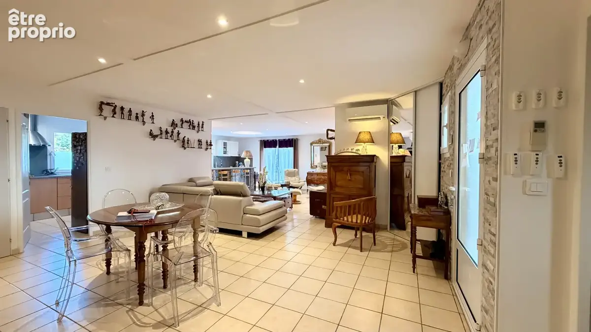 Villa indépendante de 161m2, 2 garages , avec un beau potentiel, à 5 minutes du Lac du Salagou ! - photo 10