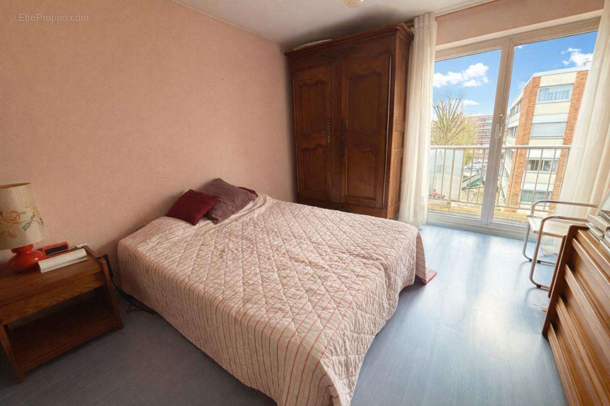 Parc barbieux t3 73.30m² lumineux sans vis a vis , parking couvert , cave - photo 9
