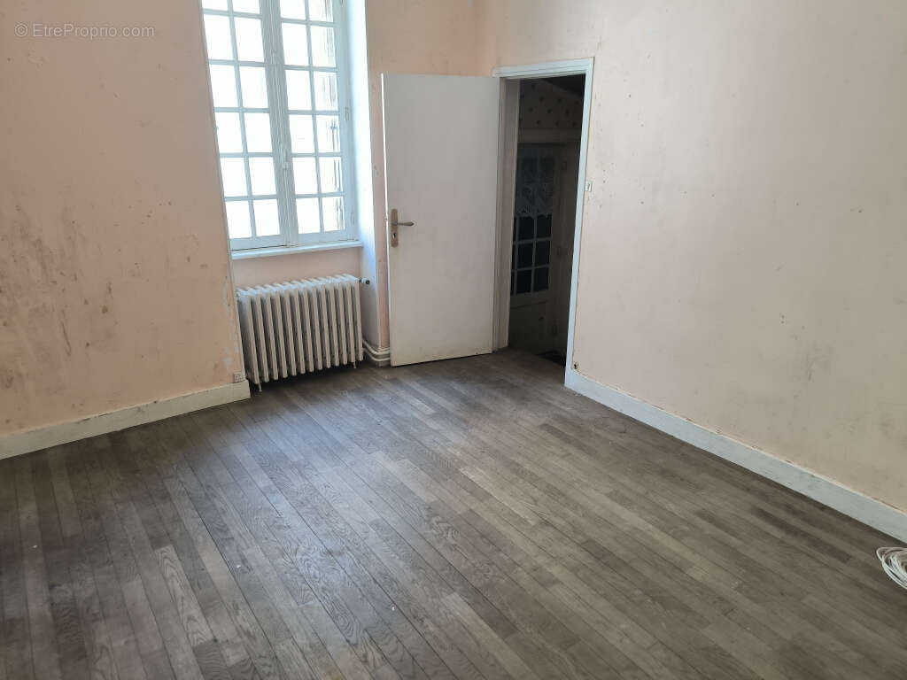 Maison à MOULINS-ENGILBERT