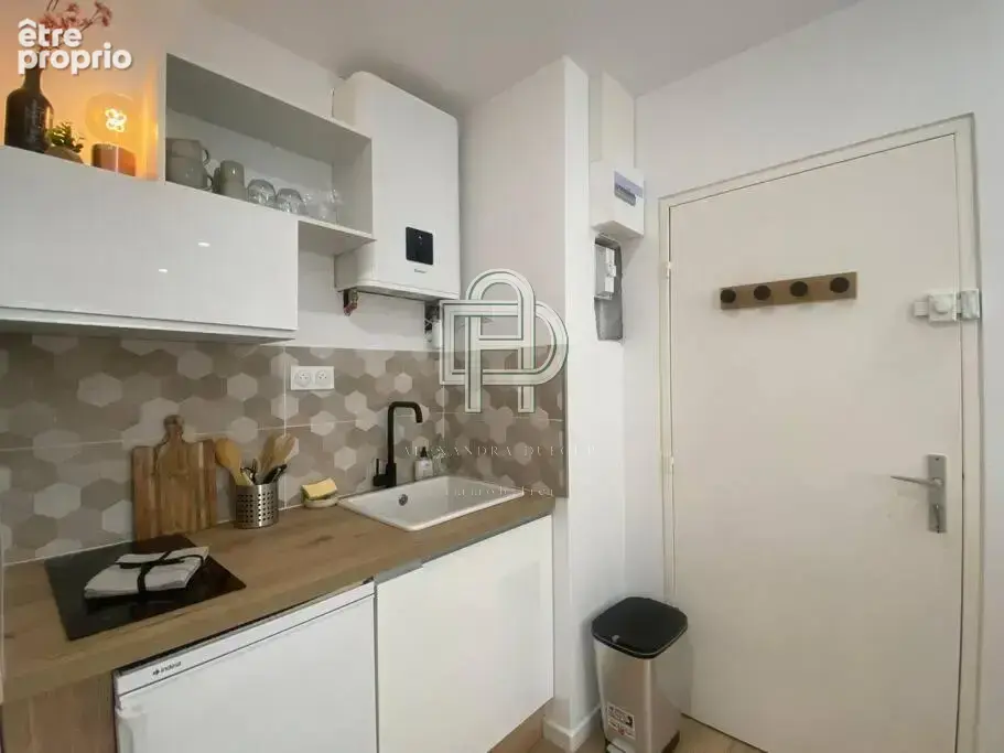 Belles Prestations  - Studio 18 m2 entièrement rénové et meublé avec Parking Privatif   À deux pas de la Plage - photo 8