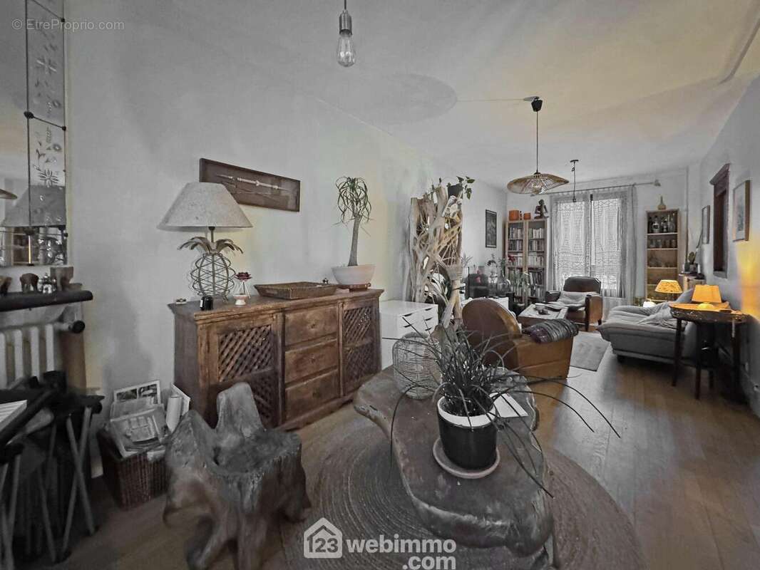 Séjour lumineux et traversant - Maison à MONTREUIL