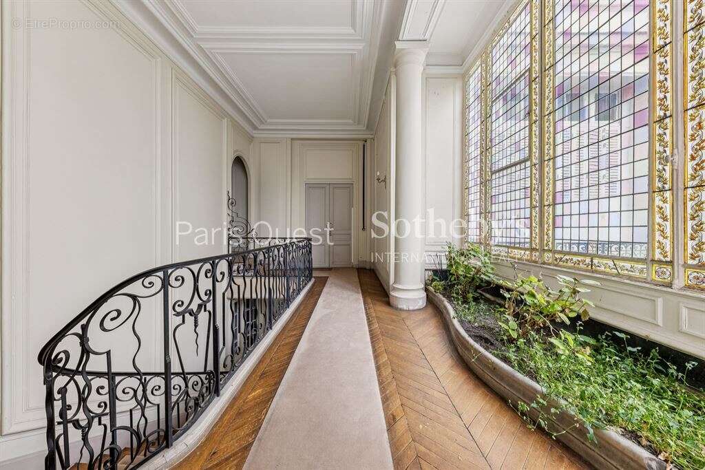 Appartement à PARIS-8E