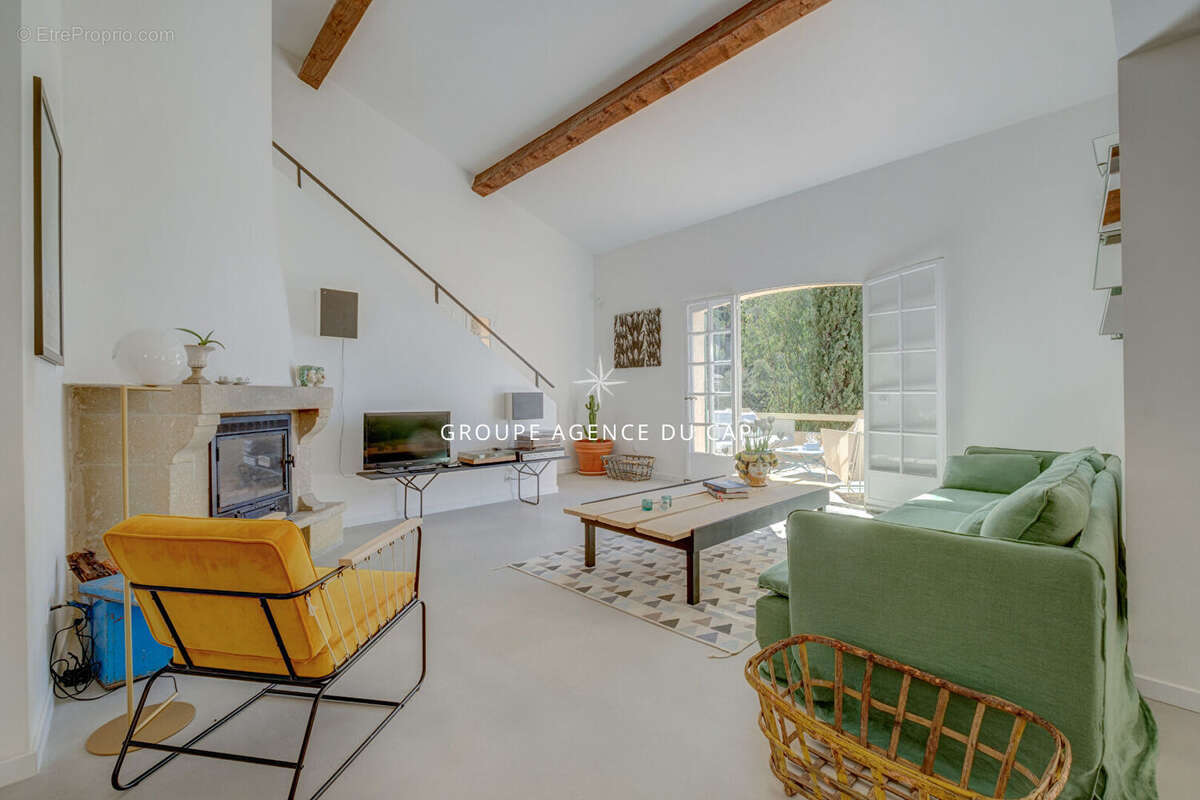 Vue mer sur le golfe de saint tropez provencale de charme renovee avec piscine garage et sous sol aux issambres - photo 3