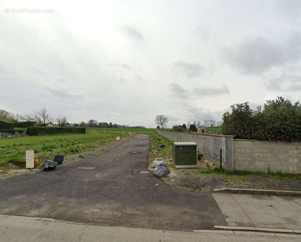 Terrain à ETREILLERS