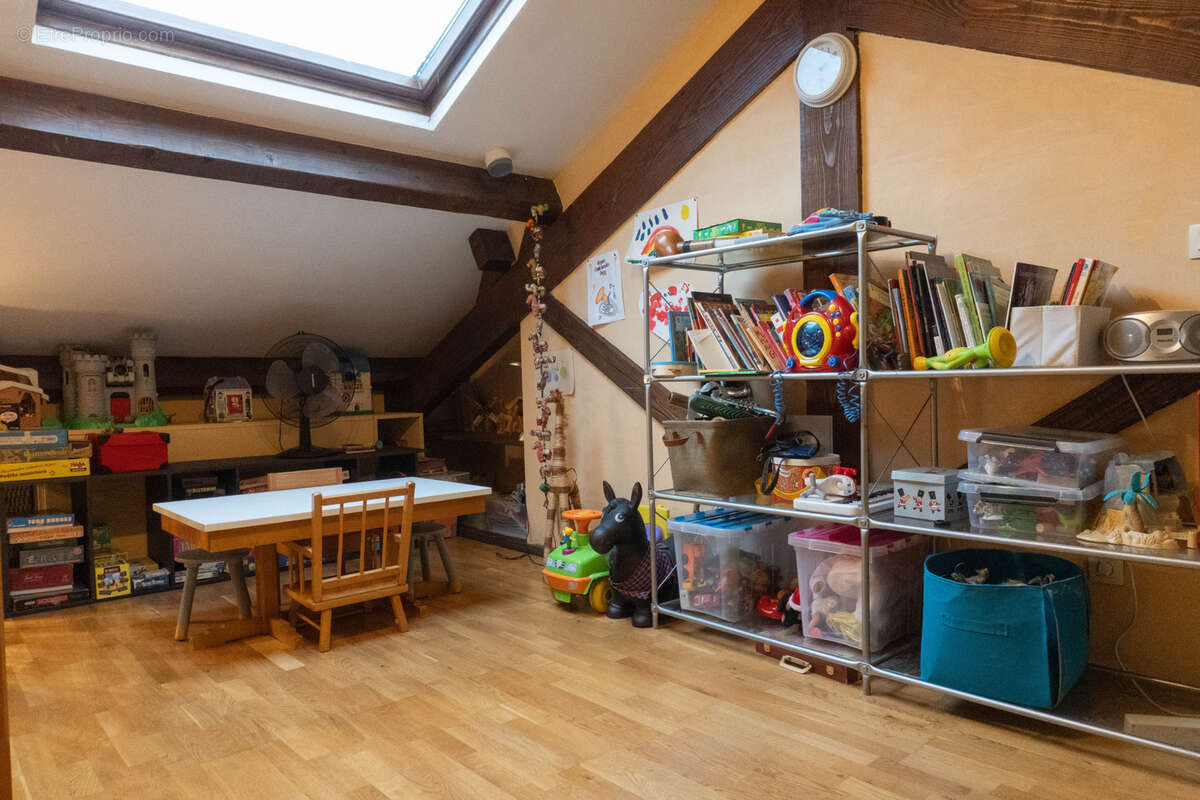 Appartement à SAINT-GENIS-LES-OLLIERES