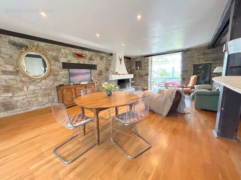 Maison à POULLAN-SUR-MER