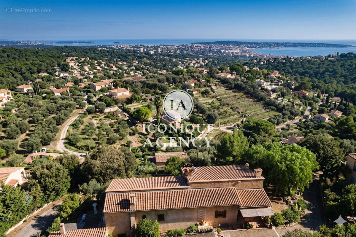 Maison à VALLAURIS