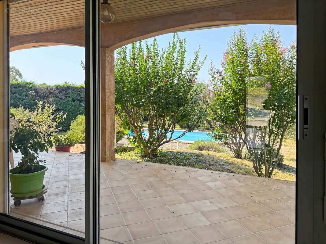 Belle Villa de Plain-Pied avec Piscine   155 m2 Habitables   Jardin Arboré de 2 325 m2   Saint-Étienne-de-Font - photo 13