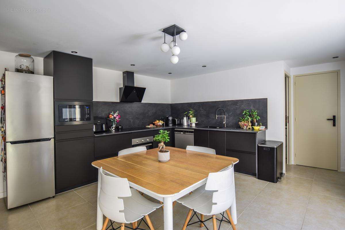 Maison de village rénovée, DPE B et potentiel unique d'espace supplémentaire d'environ 130 m² - photo 2