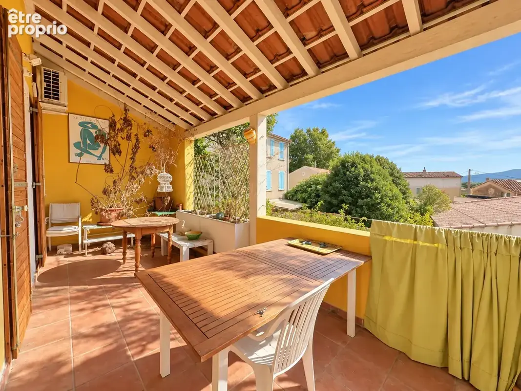 Carnoules - Belle villa familiale de 164 m2 avec piscine, garage sur 1320 m2 de terrain - photo 4