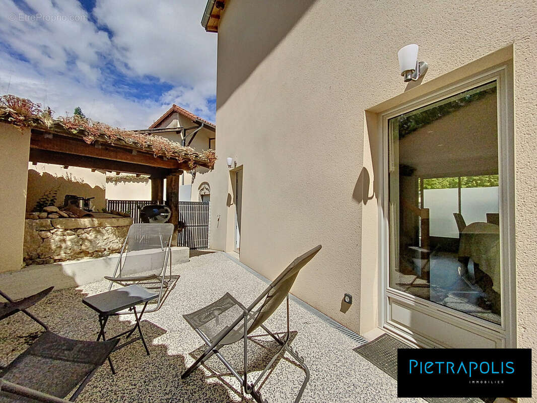 Appartement à NEUVILLE-SUR-SAONE