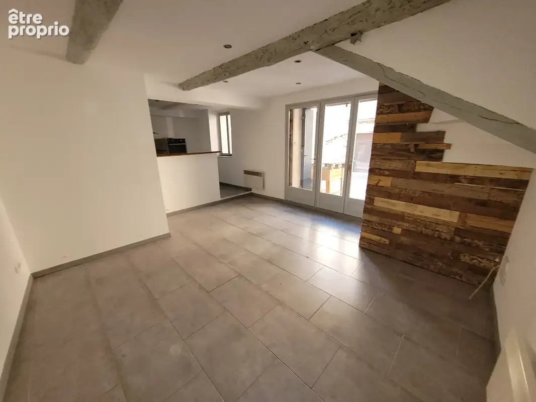 Fleury : Très agréable maison de village de type III avec 2 chambres sur 3 niveaux centre village au calme. - photo 3