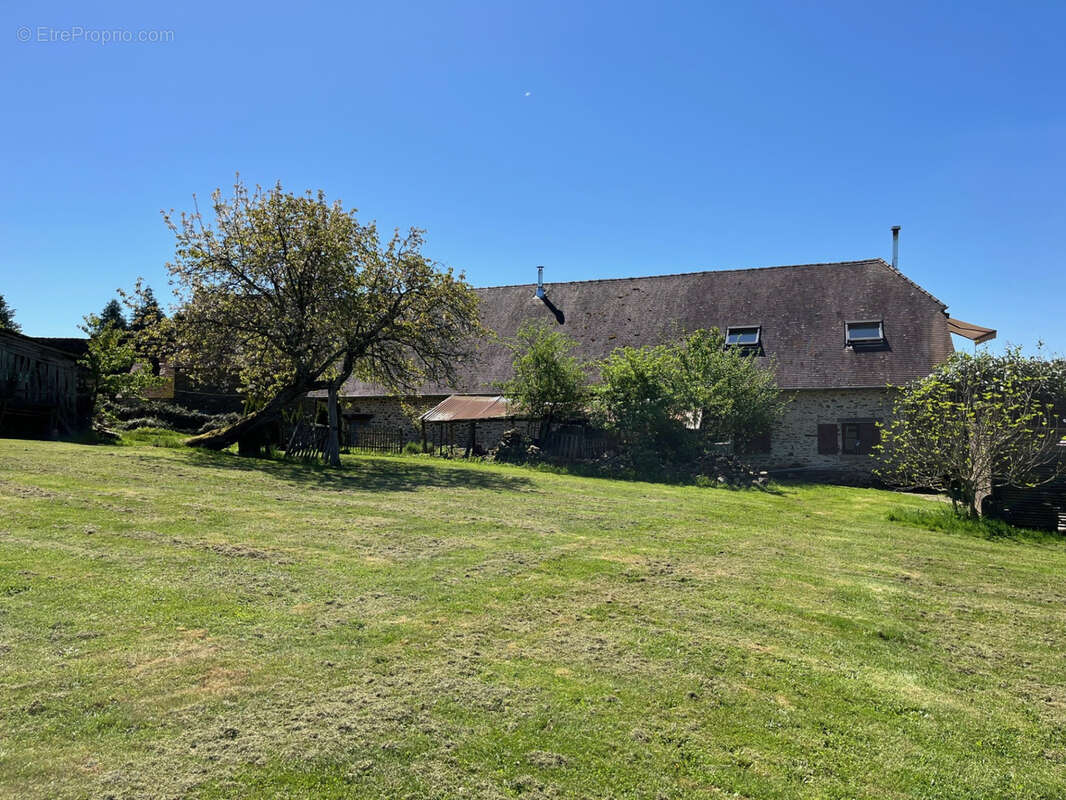 Maison à COUSSAC-BONNEVAL