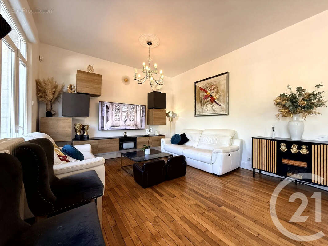 Maison 164 m² à Saint-Quentin  - photo 3