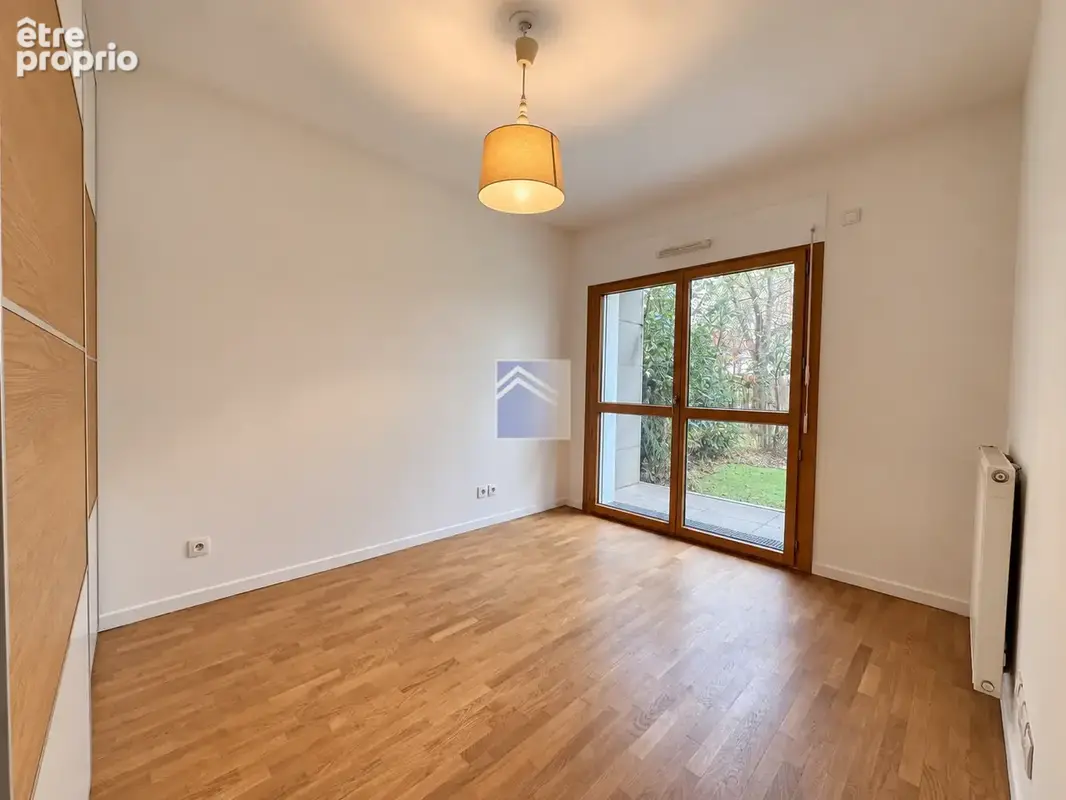 Courbevoie - RDJ - 2 pièces - 55.7m2 - Jardin 49m2- calme absolu ! Cave et Parking - photo 7