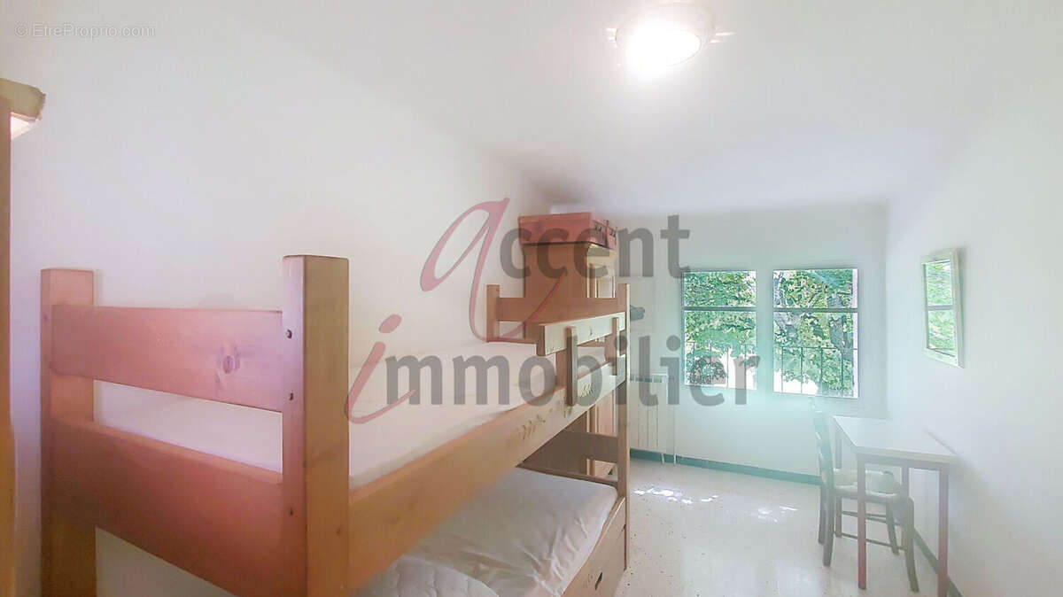Noves : Mas avec oliviers, piscine et annexes - photo 16