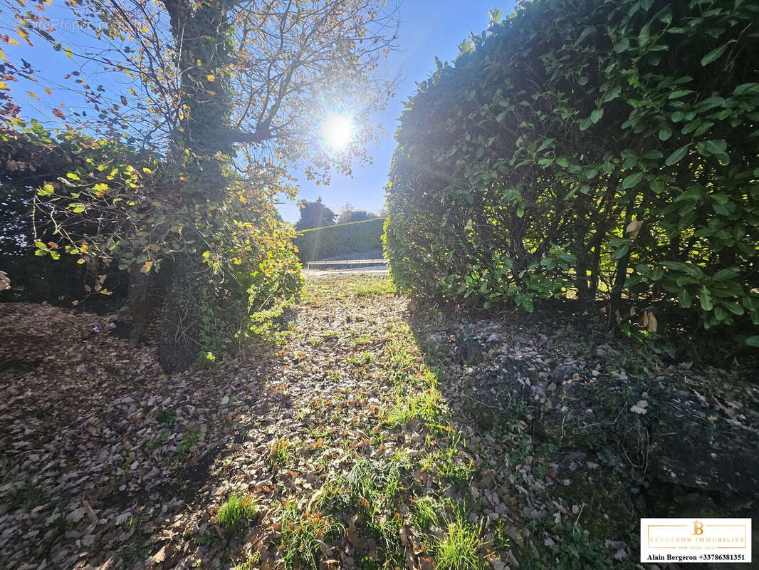 Maison à SAINT-CEZAIRE-SUR-SIAGNE