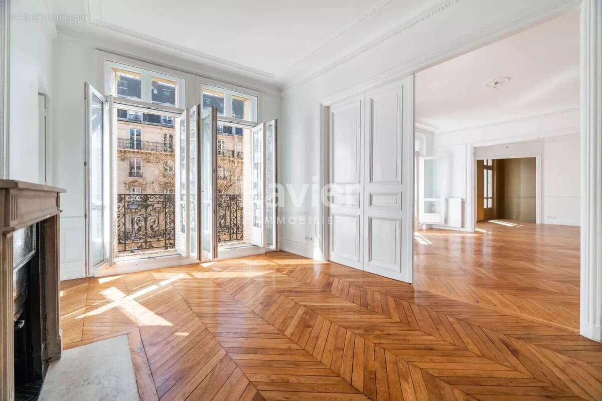 Appartement à PARIS-17E