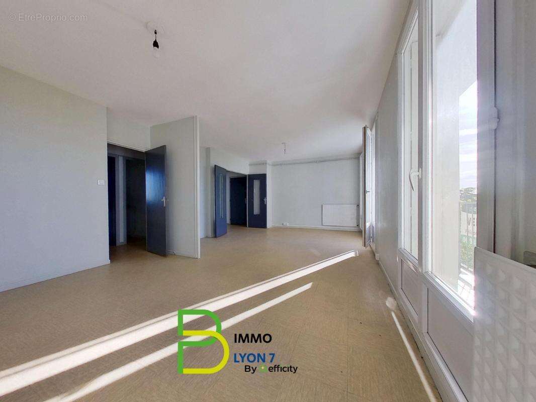 Appartement à MEYZIEU