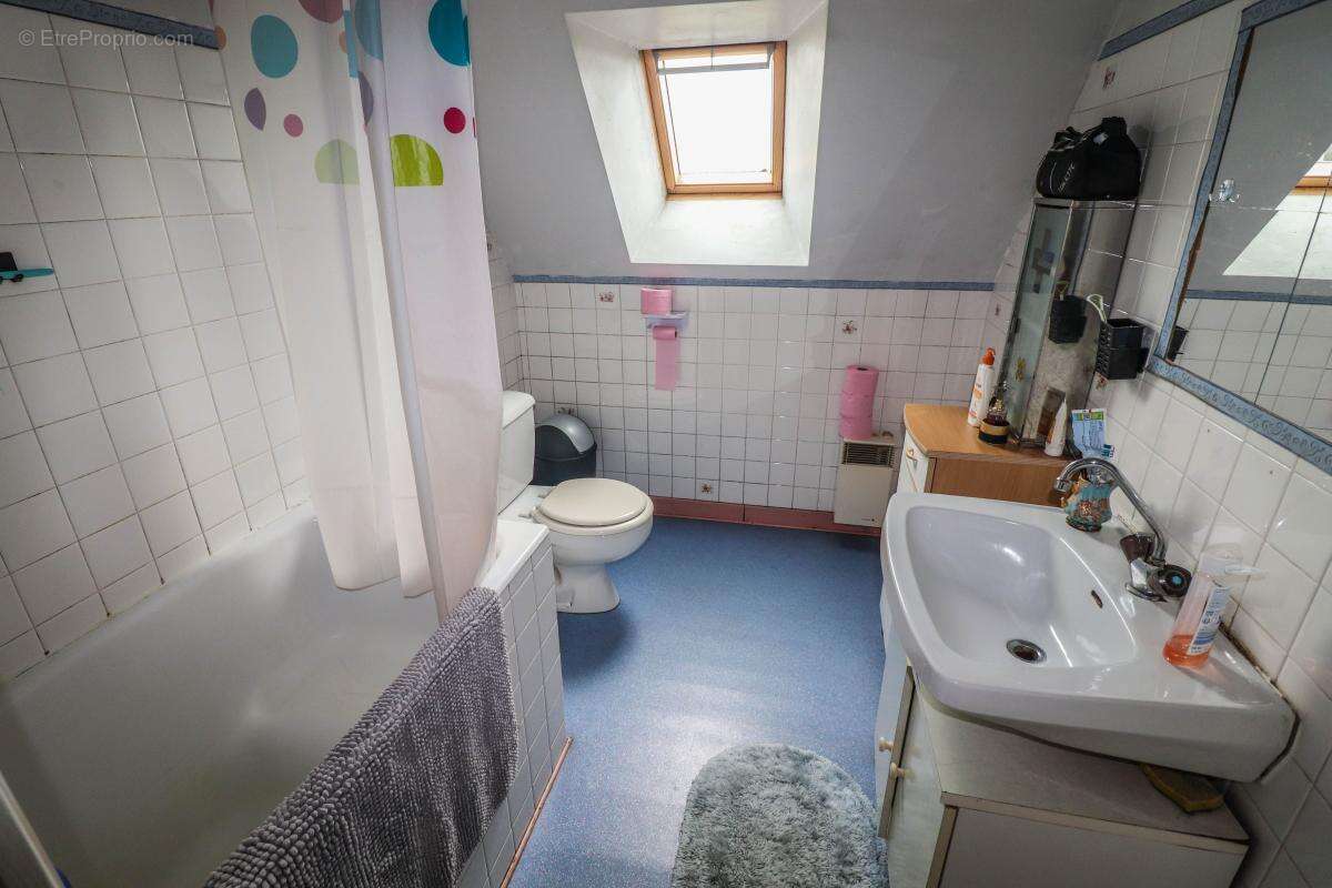 Maison à MAEL-CARHAIX