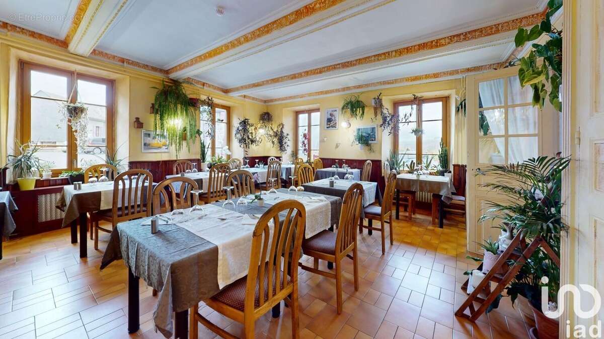 Photo 4 - Commerce à BESSE-ET-SAINT-ANASTAISE