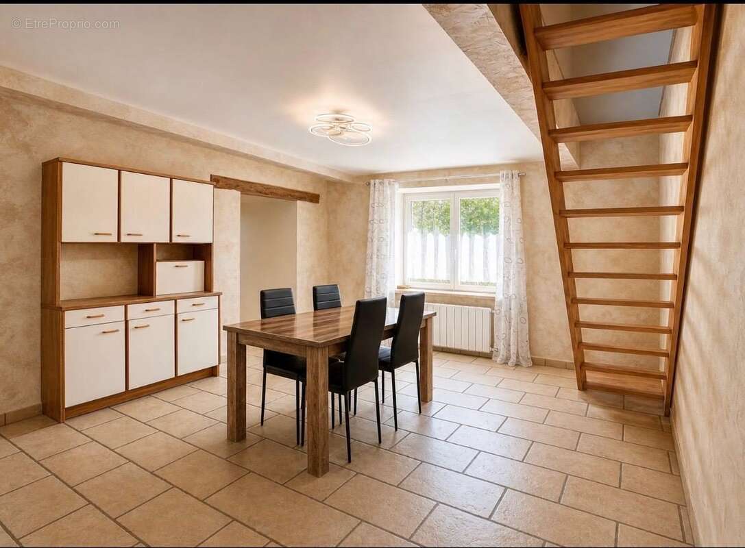 Maison à UZELLE
