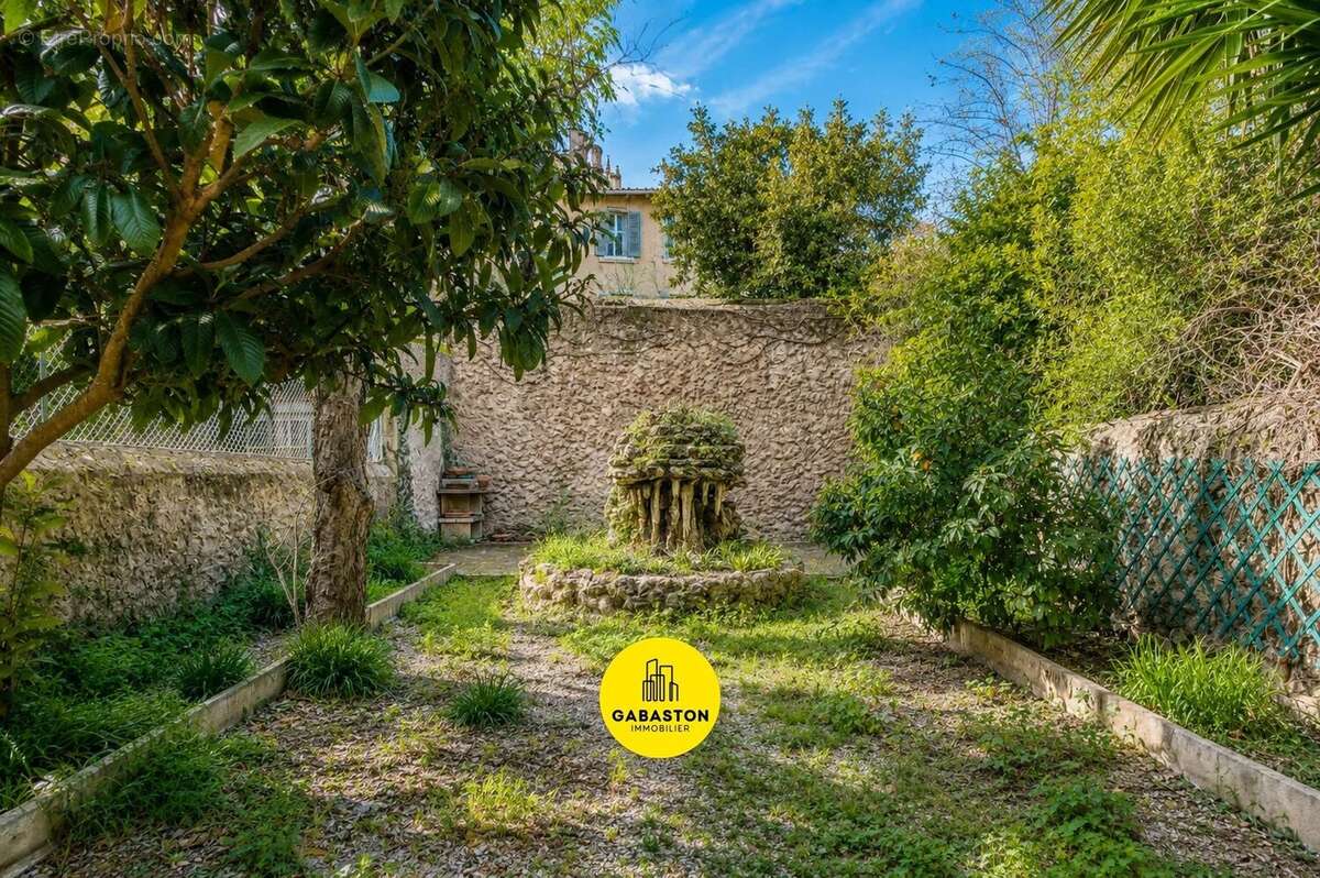 Appartement à MARSEILLE-5E