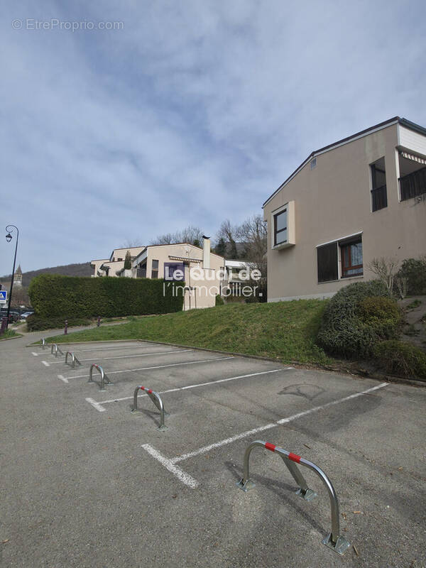 Parking à FONTANIL-CORNILLON