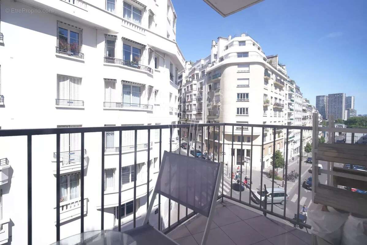 Appartement à PARIS-16E