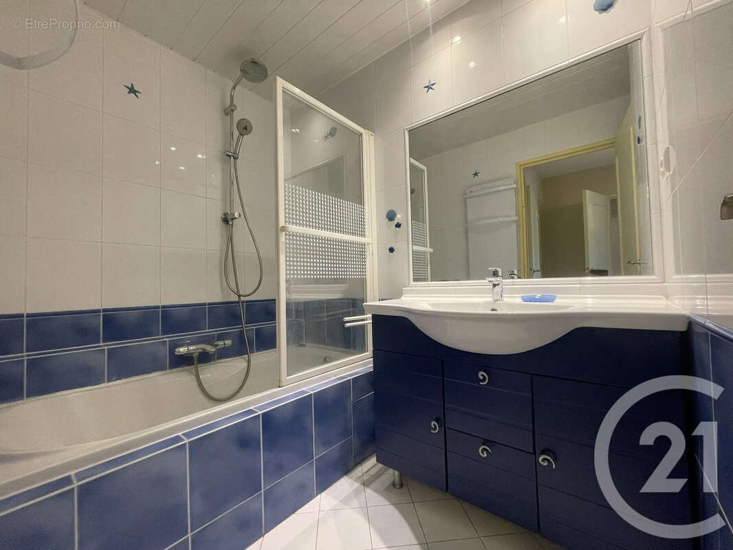 Appartement à SAINT-LAURENT-DU-VAR
