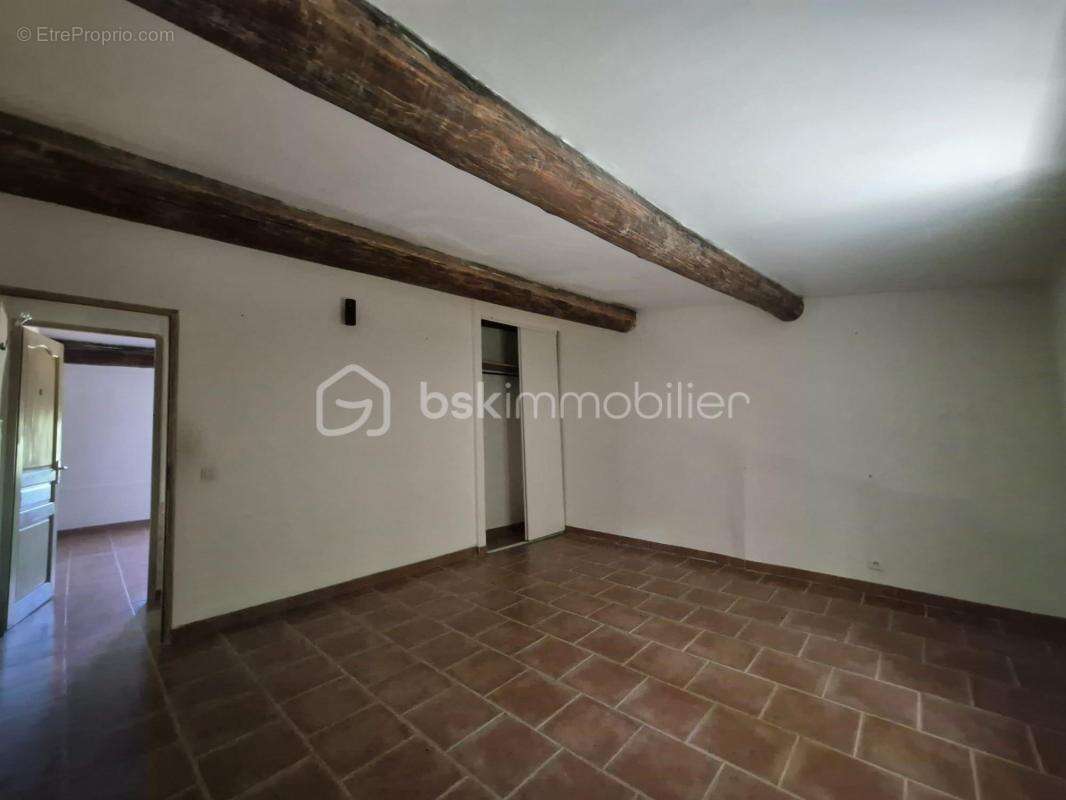 Maison à LA ROQUE-D&#039;ANTHERON